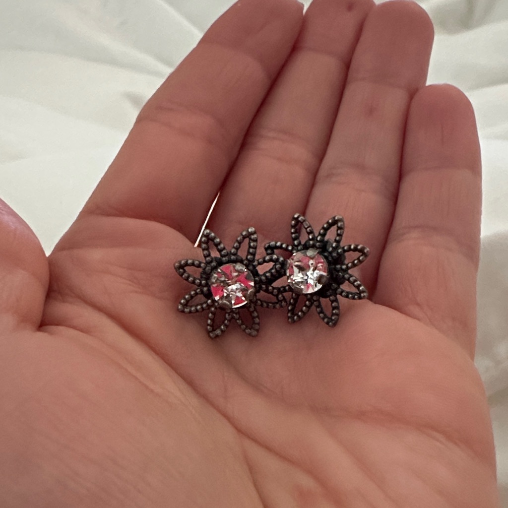 Sabika Elegant Floral Stud Earrings